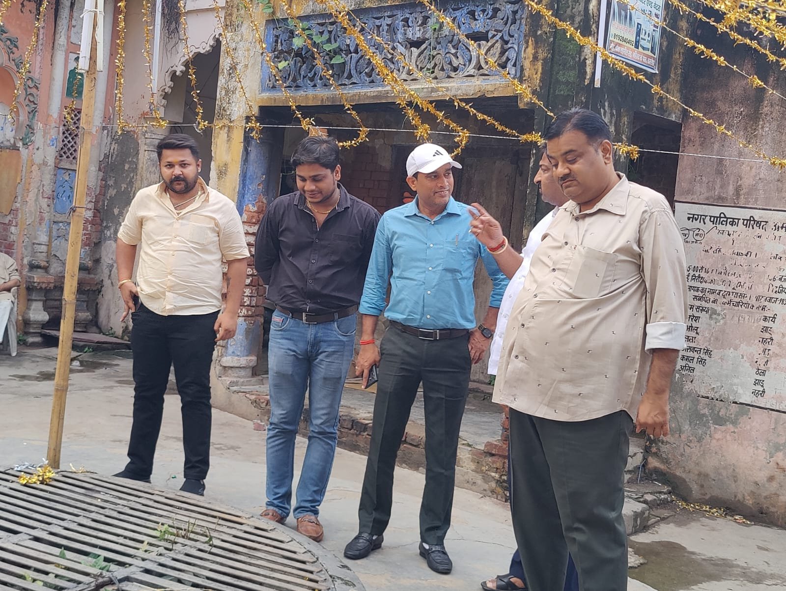 नगर में निकलने वाले रामडोल शोभा यात्रा के अवसर पर पालिका द्वारा की गई तैयारियों का अधिशासी अधिकारी ने किया स्थलीय निरीक्षण