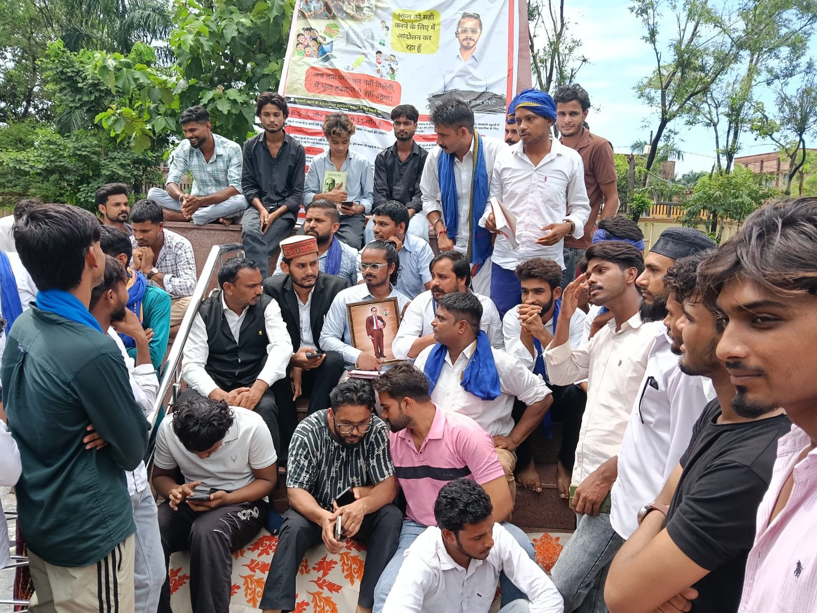 जर्जर सरकारी स्कूलों की बदहाल व्यवस्था के खिलाफ भूख हड़ताल को भीम आर्मी का मजबूती से समर्थन!
