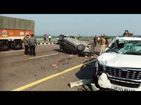 हरदोई में सपा सुप्रीमो अखिलेश यादव के काफिले में हादसा, कई गाड़ियां क्षतिग्रस्त